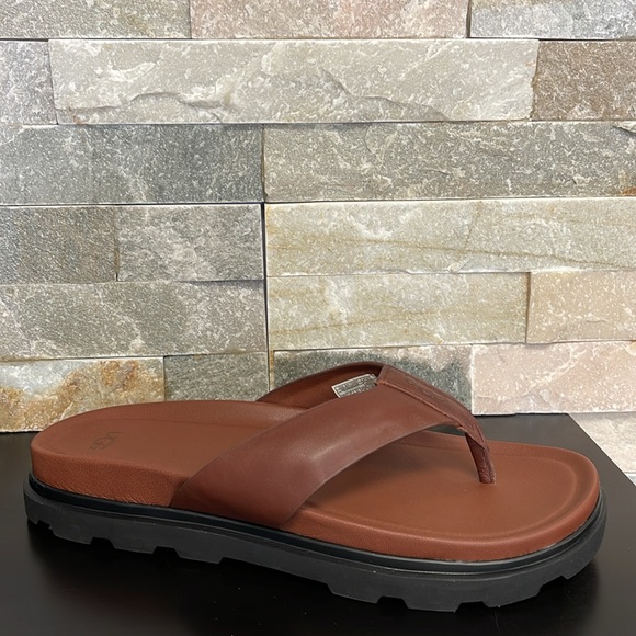 UGG Men's Capitola Leather Flip Flop - Picture 5 of 8